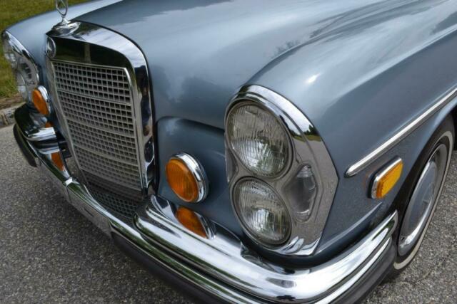 Mercedes-Benz 200-Series 1972 image number 38