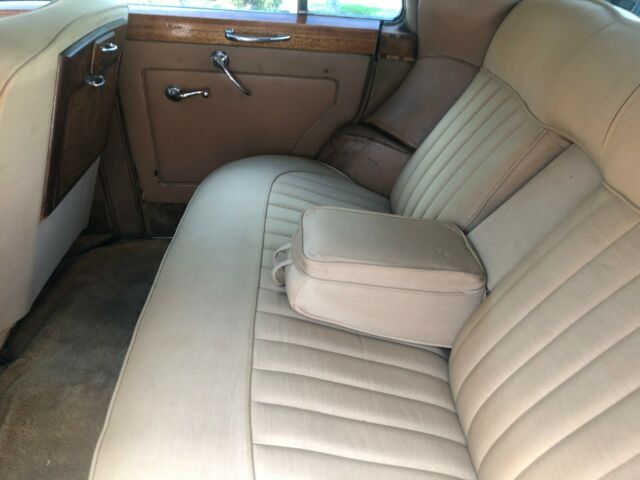 Rolls-Royce Silver Cloud 1957 image number 38