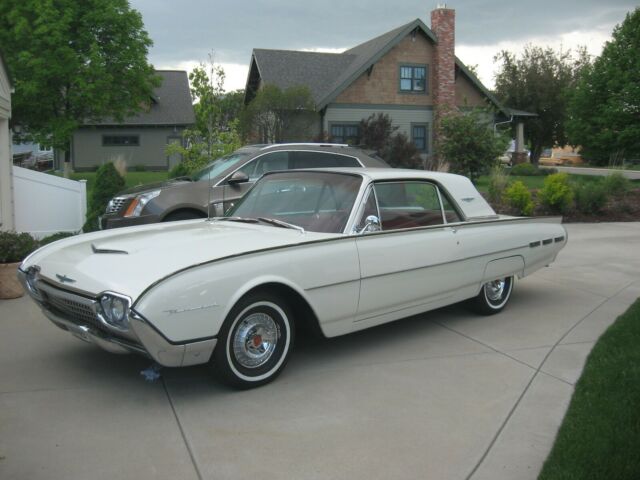 Ford Thunderbird 2 Dr Hardtop 1962 image number 0