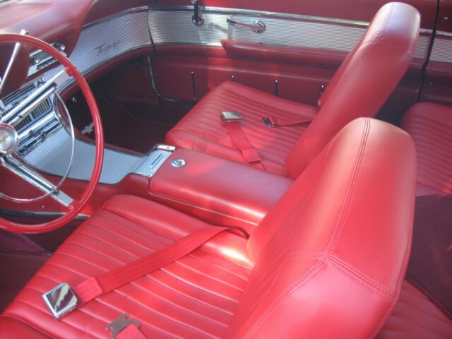 Ford Thunderbird 2 Dr Hardtop 1962 image number 31