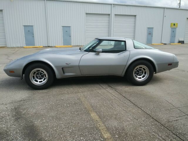 Chevrolet Corvette 1979 image number 2