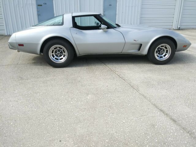 Chevrolet Corvette 1979 image number 30