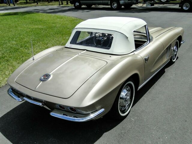 Chevrolet Corvette 1962 image number 12