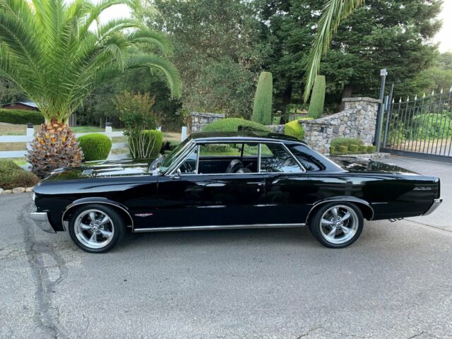 Pontiac GTO 1964 image number 2