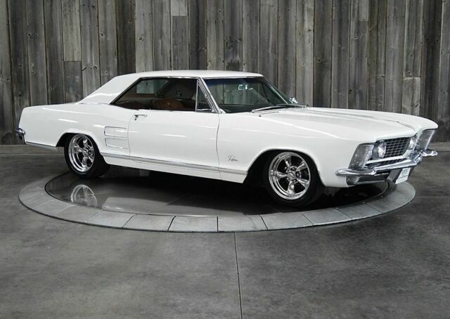 Buick Riviera 1963 image number 17