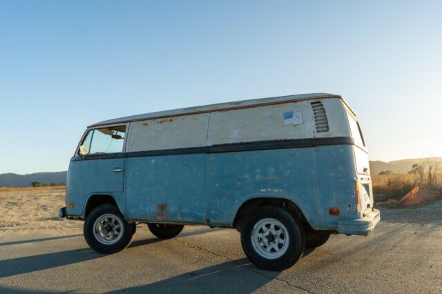 Volkswagen Bus/Vanagon 1973 image number 33