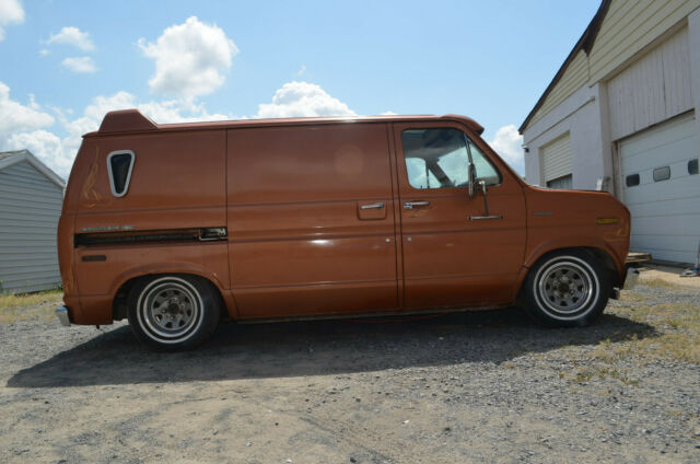 Ford E-Series Van 1976 image number 18