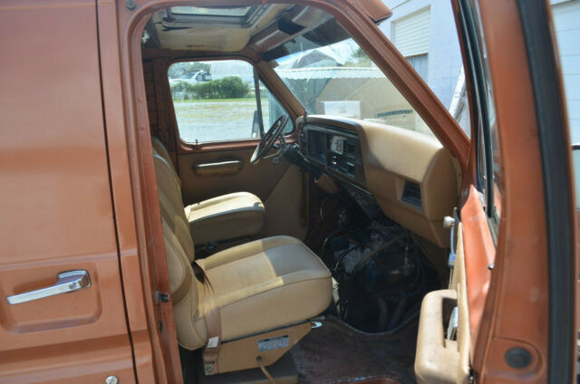 Ford E-Series Van 1976 image number 21