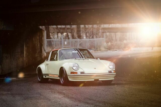 Porsche 911 1975 image number 1