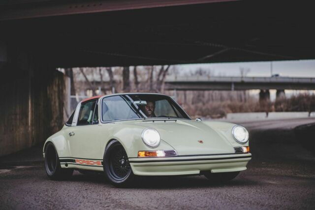 Porsche 911 1975 image number 24