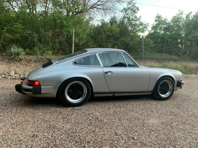 Porsche 911 1977 image number 22