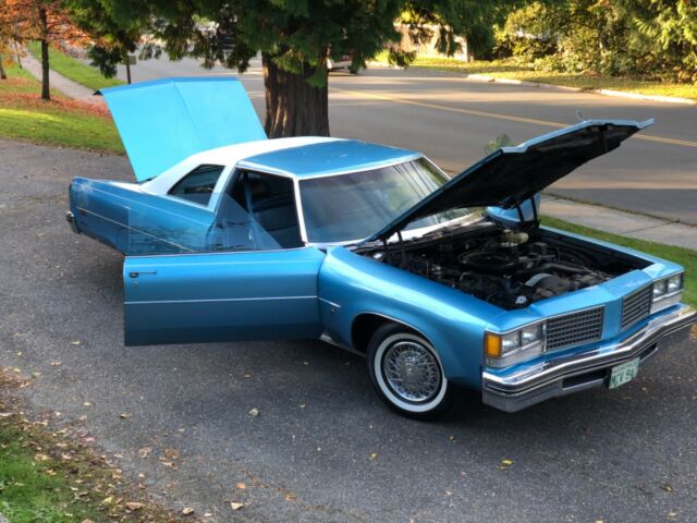 Oldsmobile Ninety-Eight 1976 image number 23