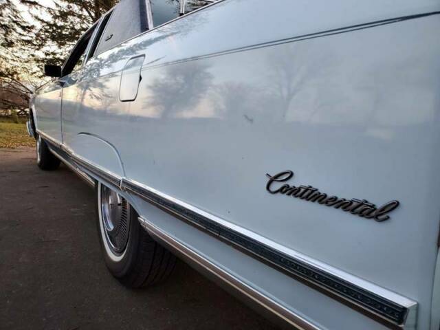 Lincoln Continental 1975 image number 23