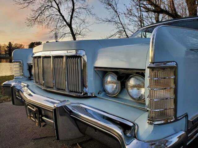 Lincoln Continental 1975 image number 9