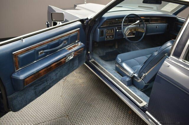 Lincoln CONTINENTAL COUPE 1977 image number 12