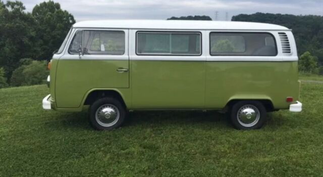 Volkswagen Bus/Vanagon 1977 image number 6