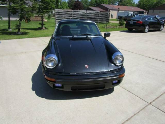 Porsche 911 1976 image number 2