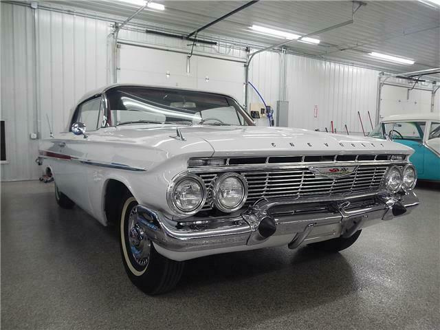 Chevrolet Impala 1961 image number 10