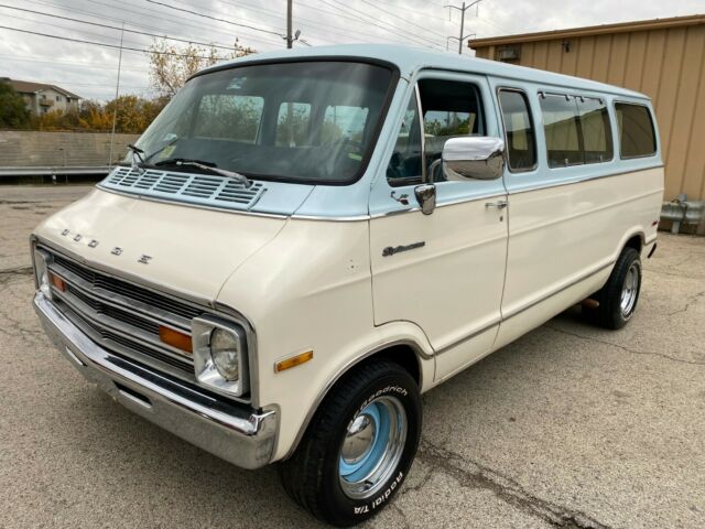 Dodge B200 Van 1977 image number 0