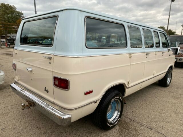 Dodge B200 Van 1977 image number 12