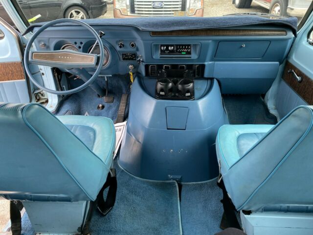 Dodge B200 Van 1977 image number 17