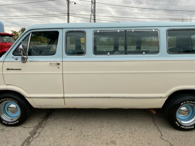 Dodge B200 Van 1977 image number 2