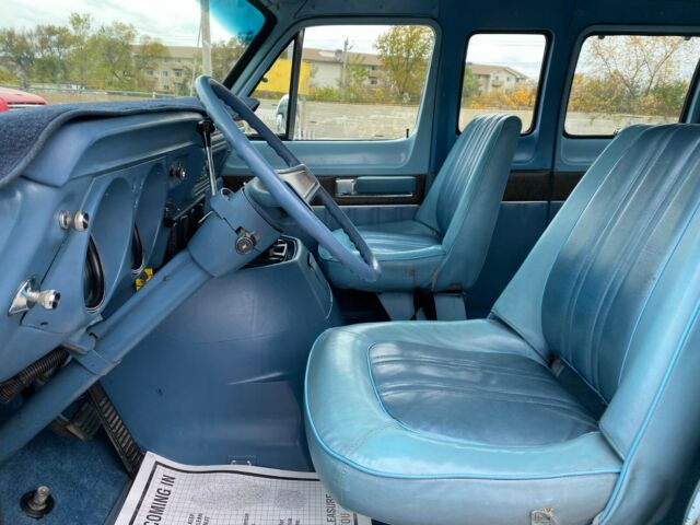 Dodge B200 Van 1977 image number 20