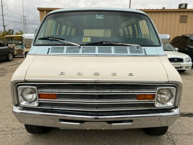 Dodge B200 Van 1977 image number 27