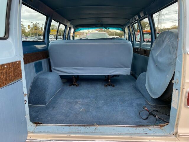 Dodge B200 Van 1977 image number 28