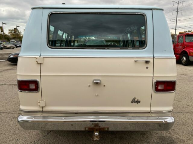 Dodge B200 Van 1977 image number 29