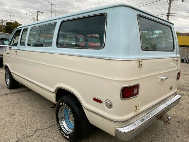 Dodge B200 Van 1977 image number 31