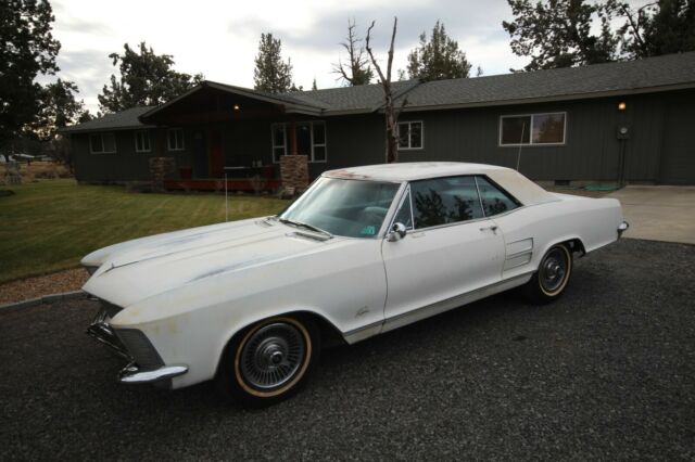 Buick Riviera 1964 image number 0