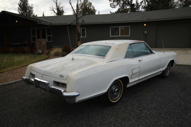 Buick Riviera 1964 image number 26