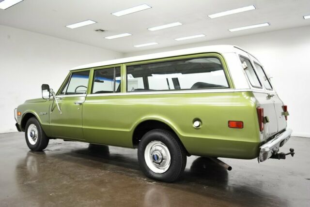 Chevrolet Suburban 1971 image number 4