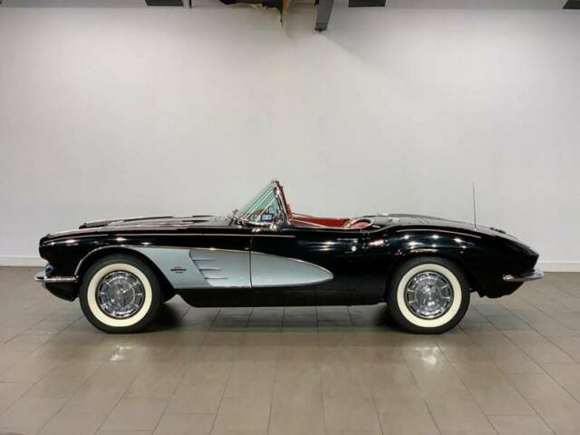 Chevrolet Corvette 1961 image number 14