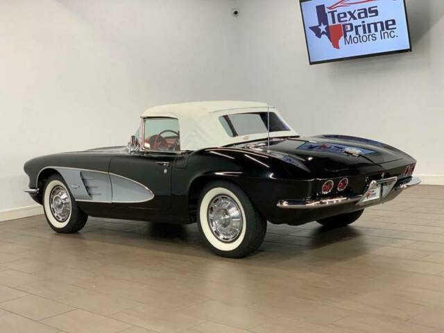 Chevrolet Corvette 1961 image number 15