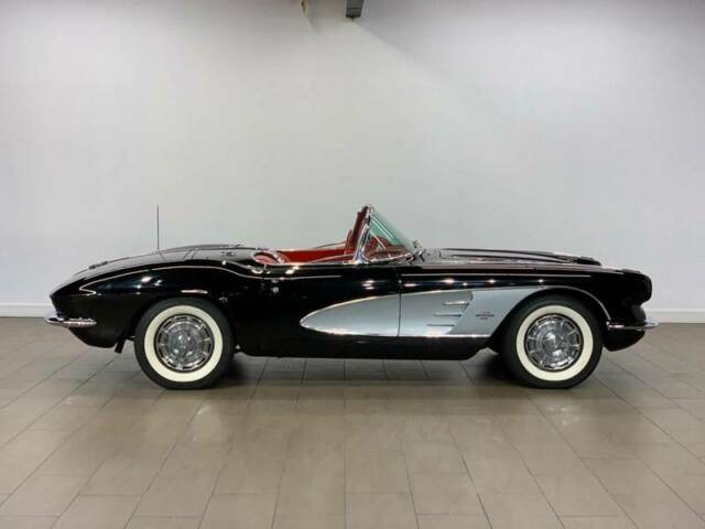 Chevrolet Corvette 1961 image number 30