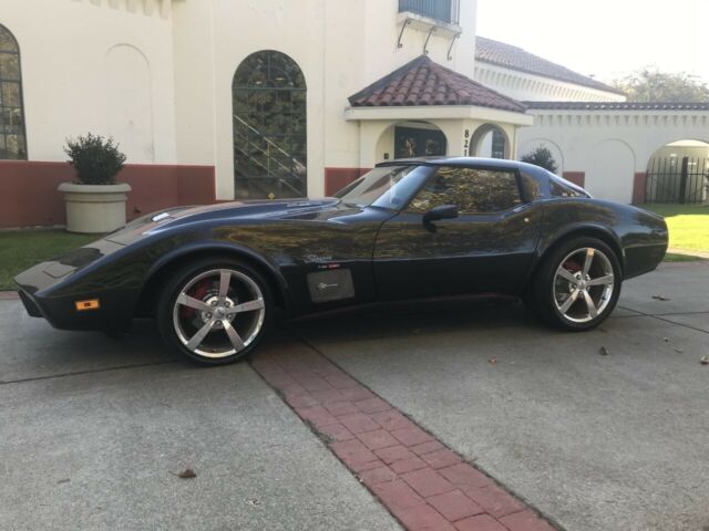 Chevrolet Corvette 1976 image number 2