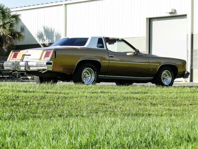 Pontiac Grand Prix 1976 image number 30