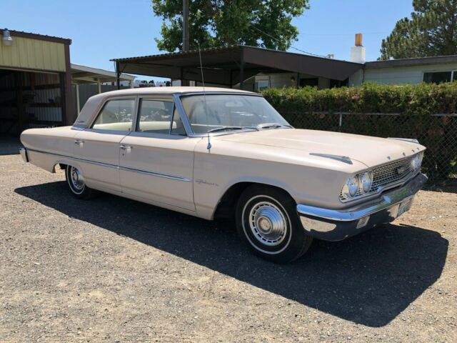 Ford Galaxie 1963 image number 0