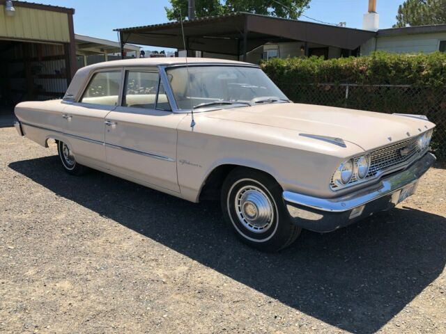 Ford Galaxie 1963 image number 1