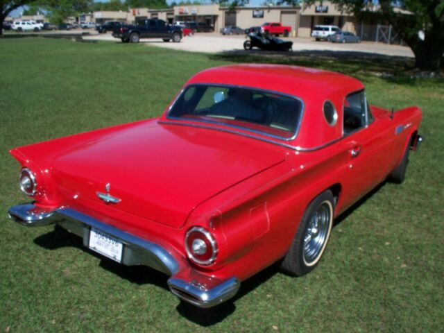 Ford Thunderbird 1957 image number 2