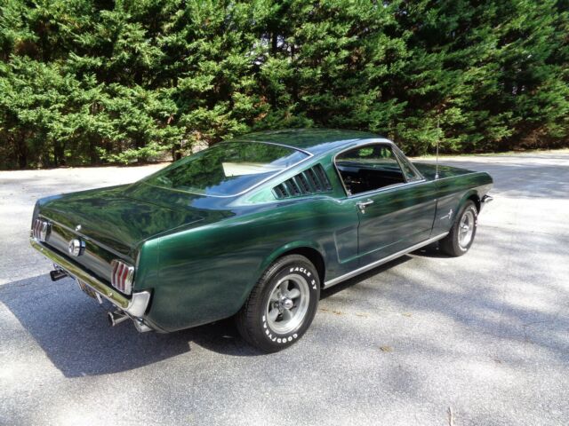 Ford Mustang 1965 image number 28