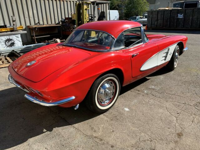 Chevrolet Corvette 1961 image number 14