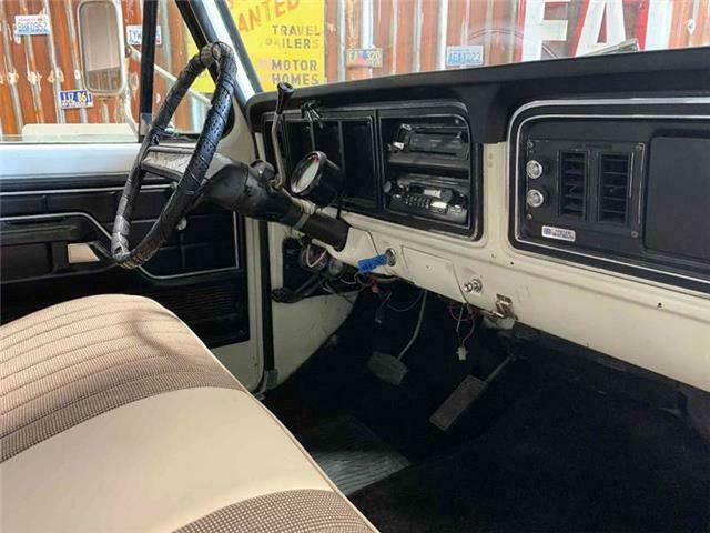 Ford F-250 1976 image number 18