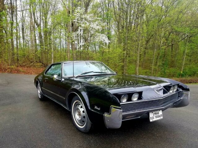 Oldsmobile Toronado 1966 image number 2