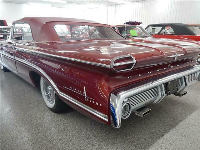 Oldsmobile Ninety-Eight 1960 image number 28