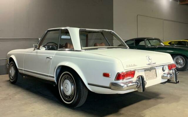 Mercedes-Benz SL-Class 1969 image number 10