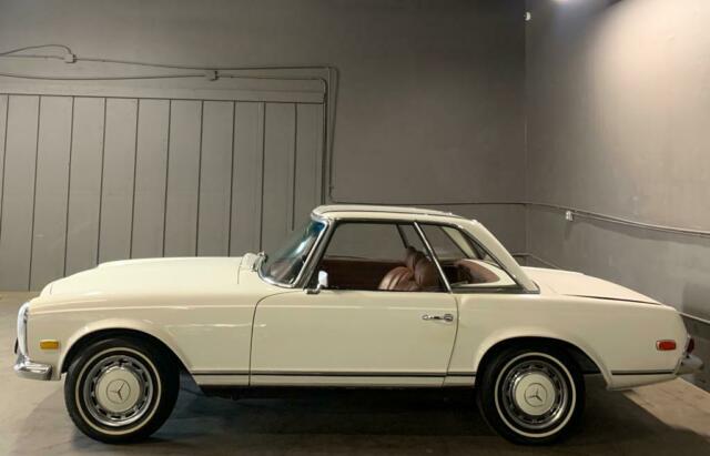 Mercedes-Benz SL-Class 1969 image number 2