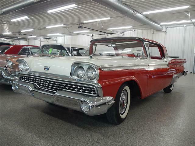 FORD FAIRLANE 500 SKYLINER 1959 image number 37